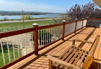 Farm Island Missouri River Views has Balcony rooms