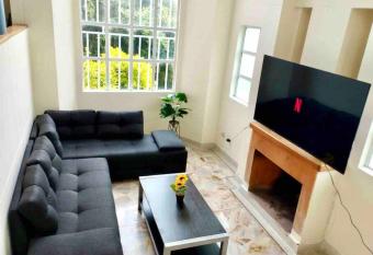 Casa con parking y terraza en sector exclusivo has Balcony rooms