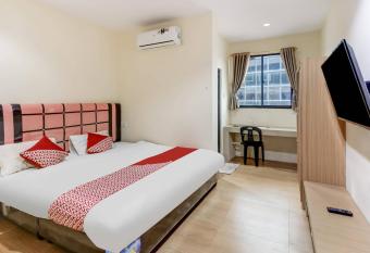 OYO 91305 Merah Putih Inn allows 18 year olds to book a room