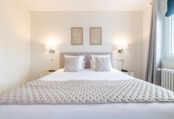 H  tel   chapp  e en Baie - Parking priv   gratuit allows 18 year olds to book a room