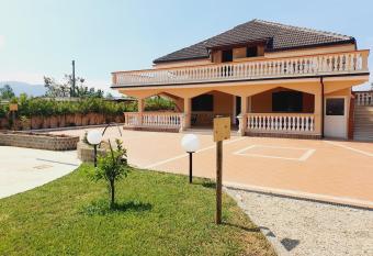 Villa Regina - Fondi Vertice Rooms has Balcony rooms