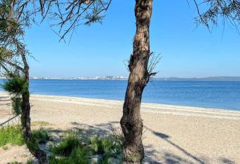 Les Bruy  res has Balcony rooms