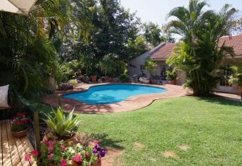 Wonderfully spacious two bedroom cottage in a quiet secluded area of town, on the edge of the bush - 1998 has Balcony rooms