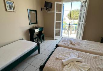 Ammos Cozy Rooms has Balcony rooms