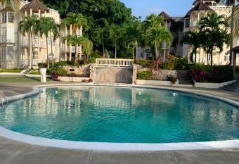 Skycastle apt H4 allows 18 year olds to book a room