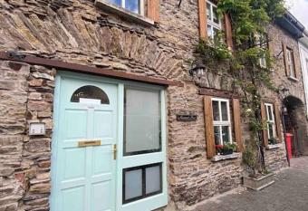 Mariners Rest One Bedroom Apartment in Innishannon Village allows 18 year olds to book a room