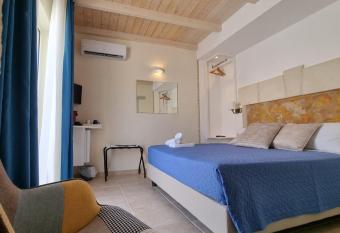 DIMORA MAZZINI has Balcony rooms