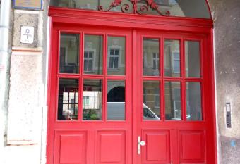 Tulip Jagiellonska - poddasze bez windy allows 18 year olds to book a room