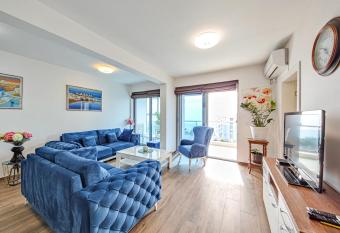 Apartment Plavo Nebo has Balcony rooms