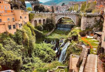 FUGA D AMORE allows 18 year olds to book a room