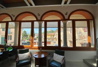 La finestra sul castello allows 18 year olds to book a room