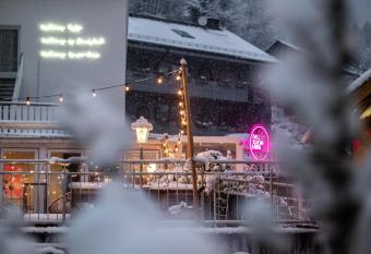 DAS SCH  NE LEBEN Pop-Up Hotel has Balcony rooms