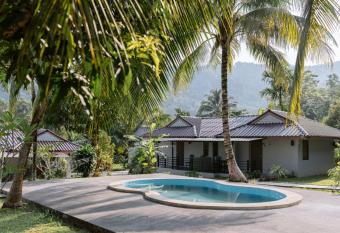 Surfer s Village has Balcony rooms