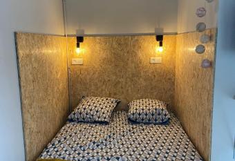 L Eldorado Ruth  nois - Garage & Terrasse allows 18 year olds to book a room