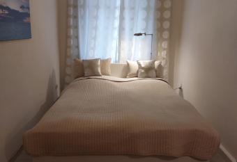 Gem  tliche Zweiraum-Ferienwohnung in Zwenkau bei Leipzig im Neuseenland allows 18 year olds to book a room