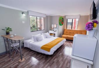 ApartaSuites & Hotel Bogota Suamox has Balcony rooms