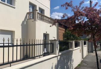 Villa Tenjin Chambre 13 has Balcony rooms