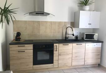 Appartement T1 plain pied allows 18 year olds to book a room