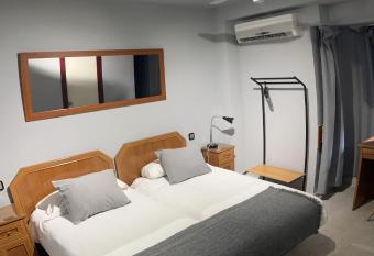 Hostal Arenal has Balcony rooms