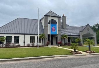 Studio 6 Birmingham Al Medical Center has Smoking rooms