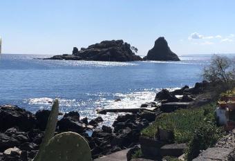 Monovano Moon Sea ACI TREZZA allows 18 year olds to book a room