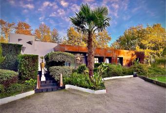 Villa Enzo has Balcony rooms