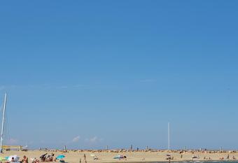 Le Pho  bus allows 18 year olds to book a room