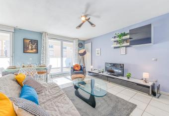 LUX CONFORT GARE Parking Gratuit has Balcony rooms