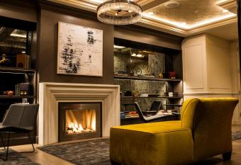 Hotel 32 32 has Balcony rooms