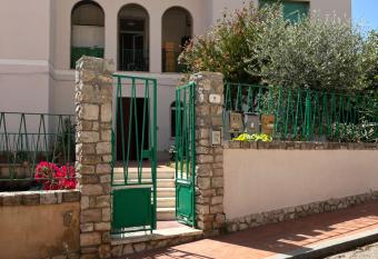 Bed and coffee Rooms Portoferraio allows 18 year olds to book a room