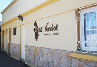 Hostal Petit Verdot has Balcony rooms
