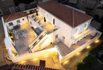 Lumi  re spetses has Balcony rooms