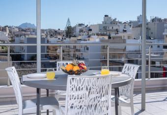 Rooftop Cosy Apartment Perfect Location has Balcony rooms