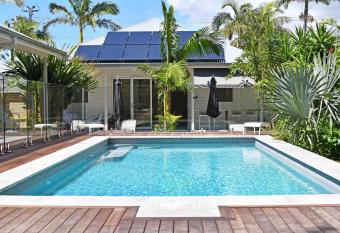 Byron Palms Guesthouse & Spa - Adults Only allows 18 year olds to book a room