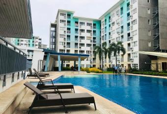 Condo near airport has Balcony rooms