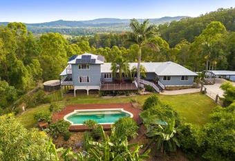 Dreamy Escapes Palmwoods Montville Hunchy has Balcony rooms