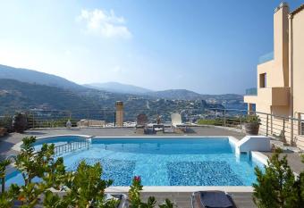 Villa Sunny Dreams allows 18 year olds to book a room