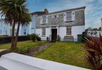 Unique 4bed large central Hayle cottage nr St Ives has Balcony rooms