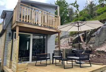 TinyHouze has Balcony rooms