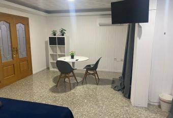 Apartamento Tirant lo Blanc allows 18 year olds to book a room