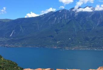 Villa Dora am Gardasee allows 18 year olds to book a room