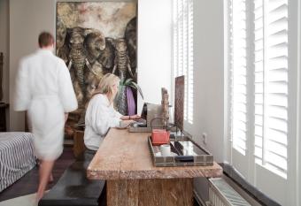 Bouteaque Hotel allows 18 year olds to book a room