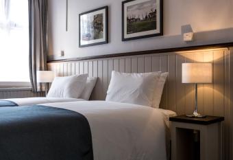 Southern Cross allows 18 year olds to book a room