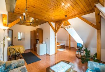 Szent Krist  f Panzi     s Apartmanok has Balcony rooms