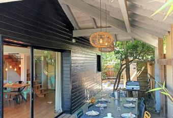 Very Nice Wood Frame House With Garden has Balcony rooms