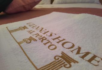 Gianna  S home al porto has Balcony rooms