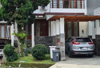 Rumah Sewa Harian di Bandung, Resor Dago Pakar has Balcony rooms