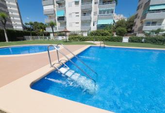 Apto. Jardines del Mar allows 18 year olds to book a room