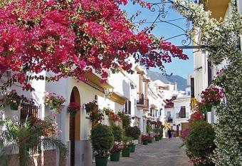 CENTRICO, TRANQUILO Y BONITO allows 18 year olds to book a room