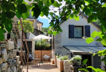 Le Secret du Moulin, agr  able tiny house Villefort allows 18 year olds to book a room